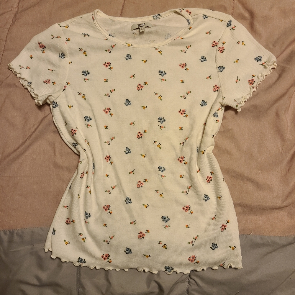 Floral short sleeve lettuce edge shirt